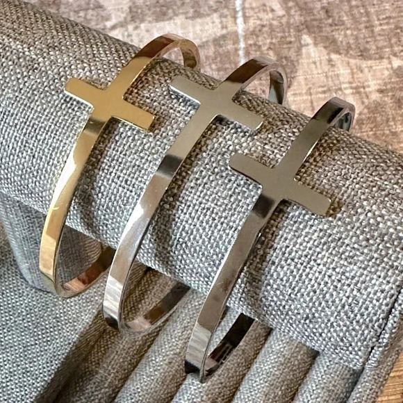 18k PVD Stainless Steel Cross Cuff Inspirational Quote Bracelet Philippians 4:13 - Picture 4 of 5